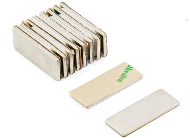 條形磁鐵掰成了兩段，為什么還有N極和S極呢？